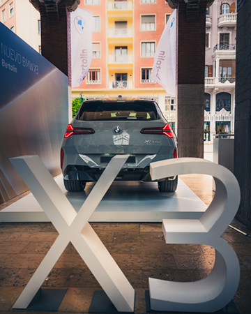 Activación BMW en Mercado Colón — ambiente